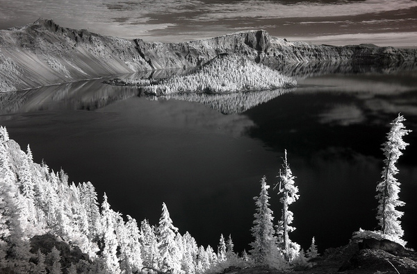 crater lake 45 Impressive Examples of Infrared Photography
