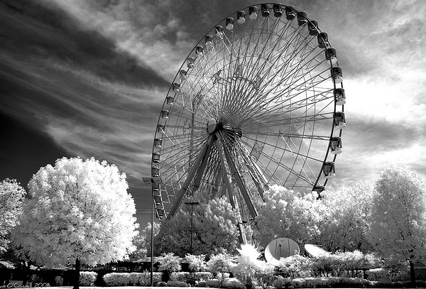 ferris wheel 45 Impressive Examples of Infrared Photography