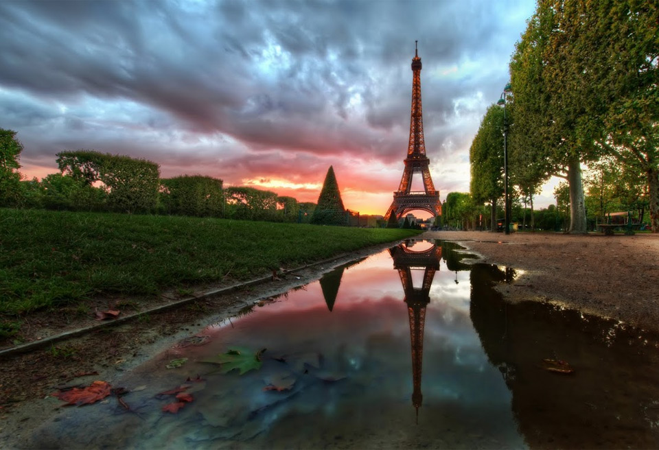 eiffel tower at dusk1 Jaw Dropping Photography from Around the World 