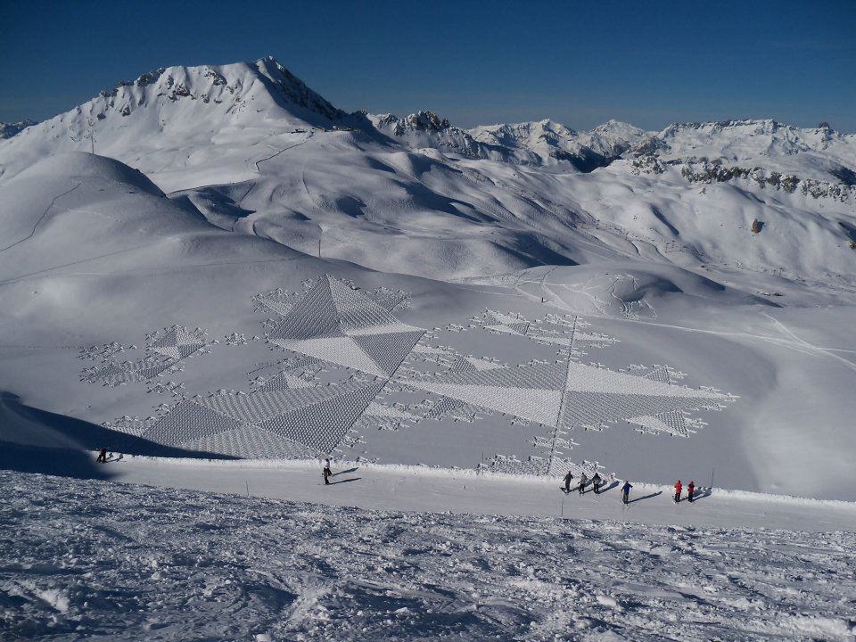 299755 292429354103871 282614611752012 1381930 762470050 n1 Magnificent Geometric Snow Art by Simon Beck
