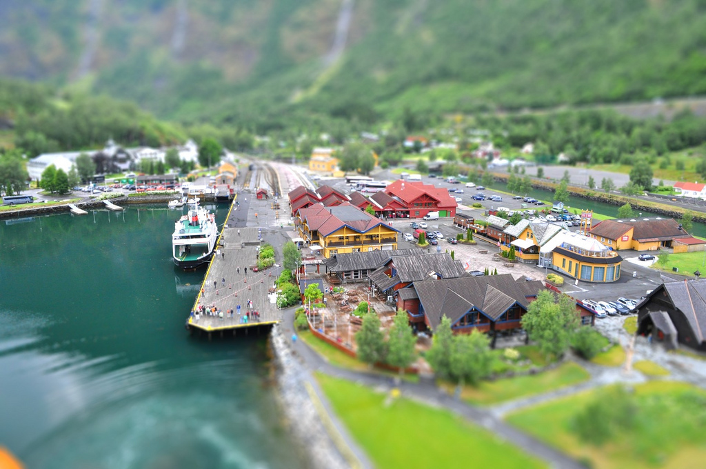 4825879861 001a10ccde b1 40 Wonderful Examples of Tilt Shift Photography